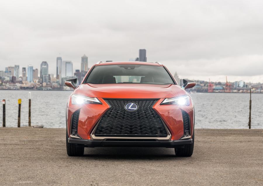  Lexus UX250h F-Sport 2018 года  (NA) (фото 22 из 40)